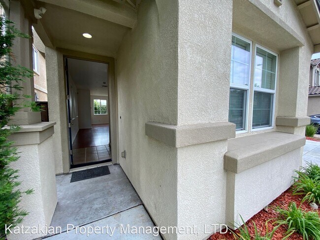 Building Photo - 5 br, 3 bath House - 10814 Peony Place Dr.