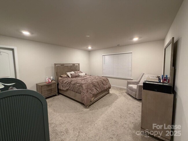 Building Photo - 403 Wescott St