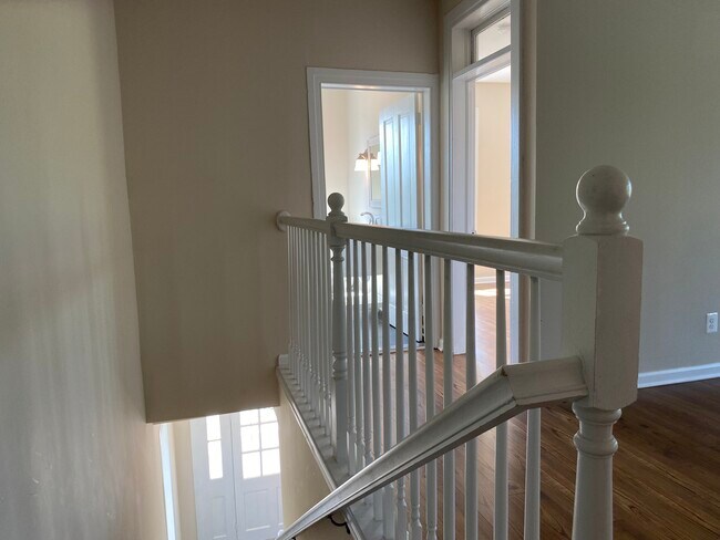 Building Photo - 13 John St