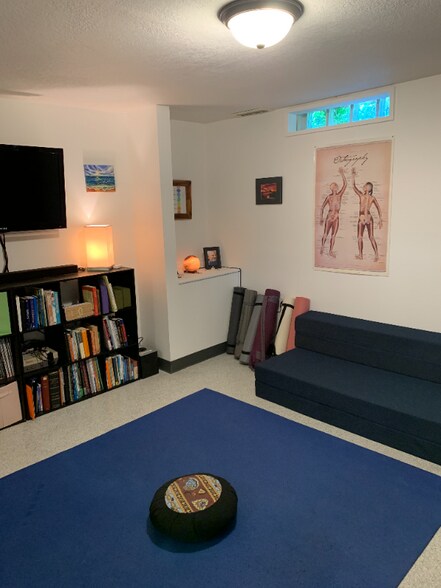 Building Photo - 1222 5th Ave SE