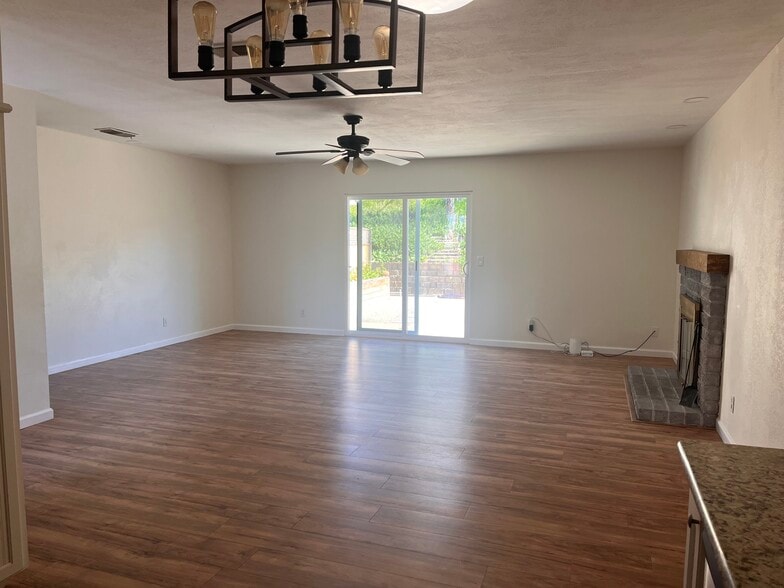 Building Photo - 3940 Silver Leaf Dr
