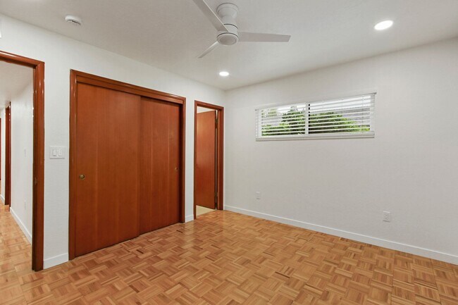 Building Photo - Central Davis 3/2 Mid Modern