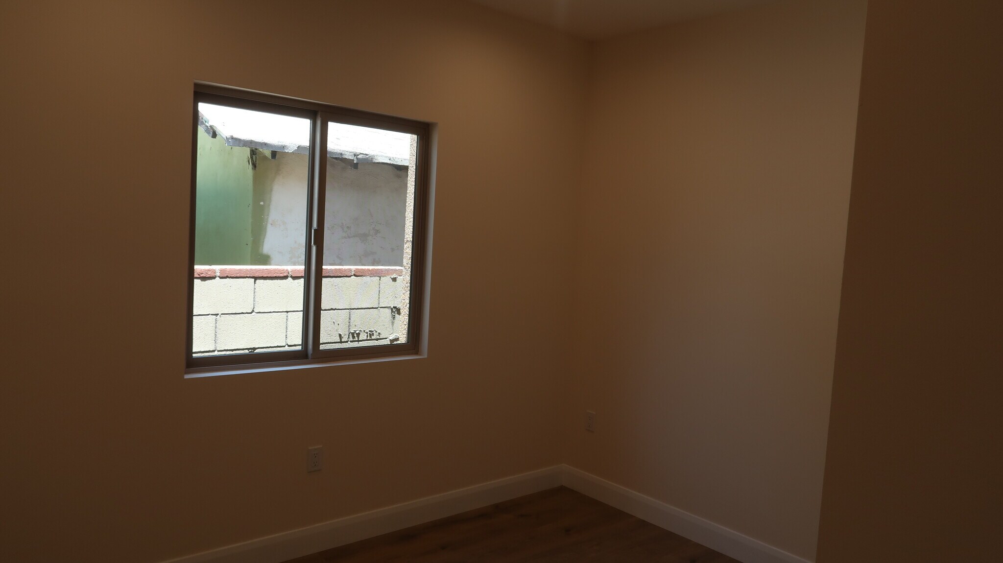 Room 2 - 441 S Main St