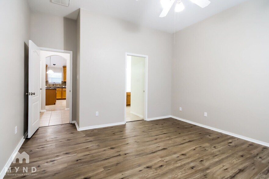 Building Photo - 4709 Meadow Way Dr