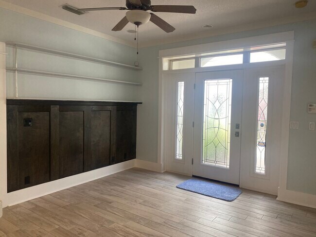 Building Photo - 335 Ahern St