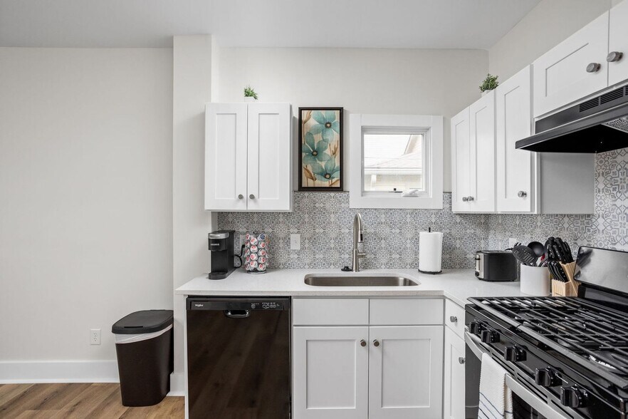 Building Photo - 844 Camp St