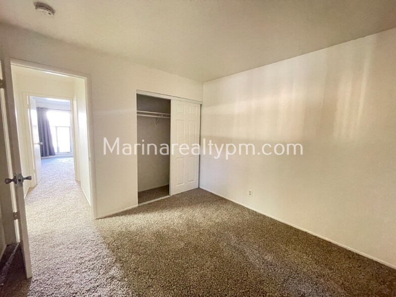 Building Photo - 1230 Brookside Dr