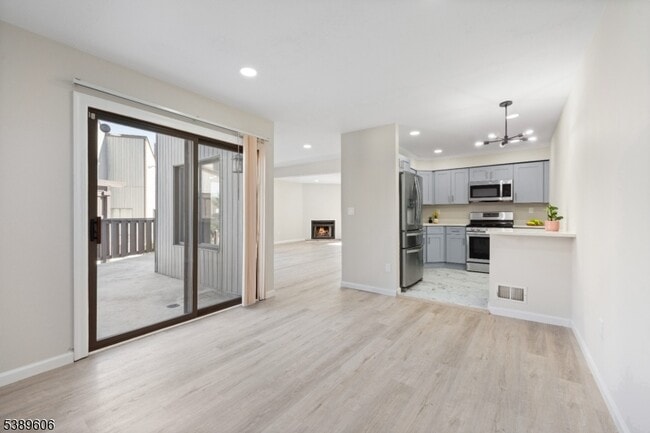 Building Photo - 160 Goldmine Ln