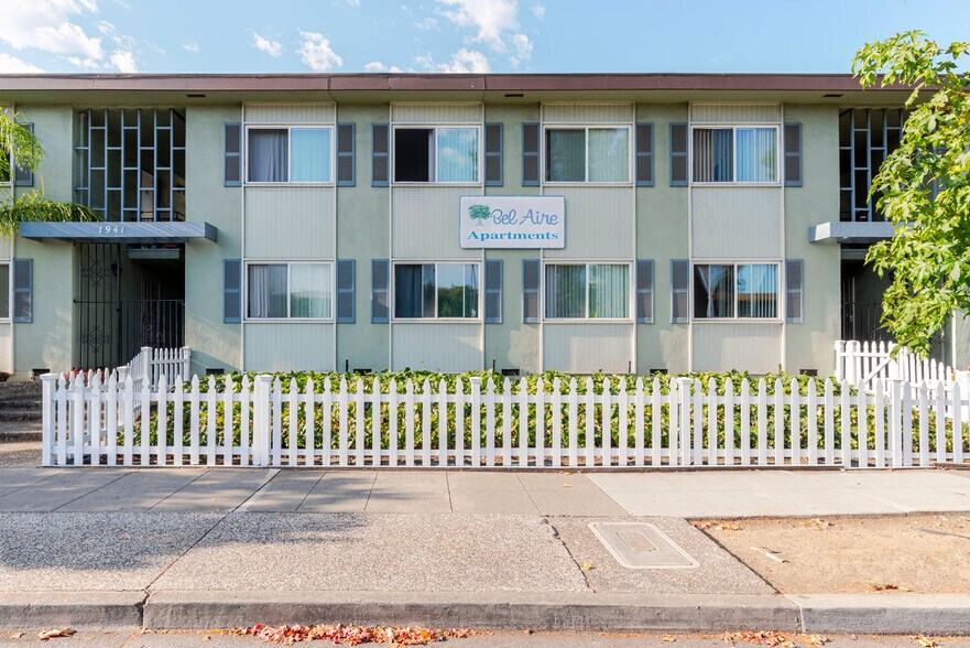 Building Photo - 1941 California St