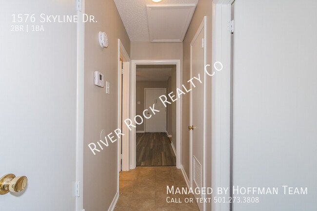Building Photo - 1576 Skyline Dr