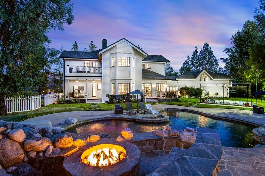 Building Photo - 28845 Countryside Dr