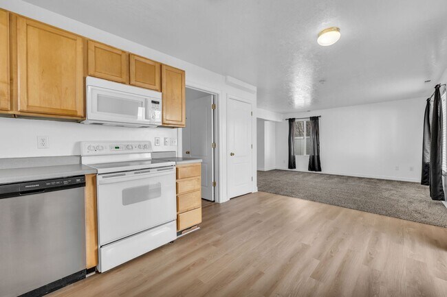 Building Photo - 3 Bedroom 2 Bathroom Home in Saratoga Springs!!