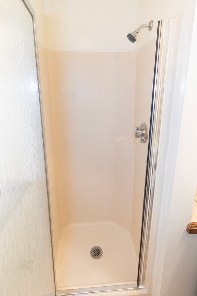 Building Photo - 174 Drew Rd