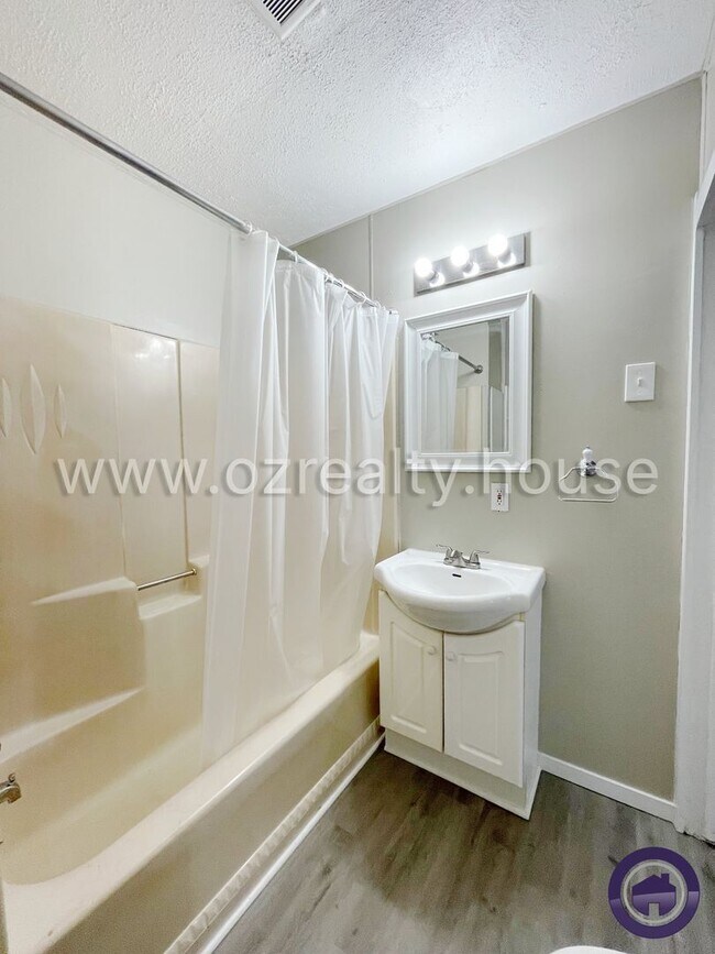 Building Photo - 5344 Claxton St