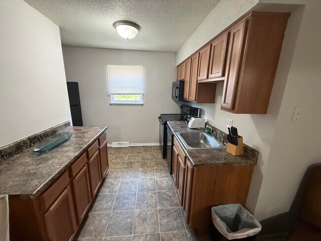 Building Photo - 205 Wheaton Ct