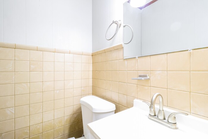 Building Photo - 6917 Sayler Ave