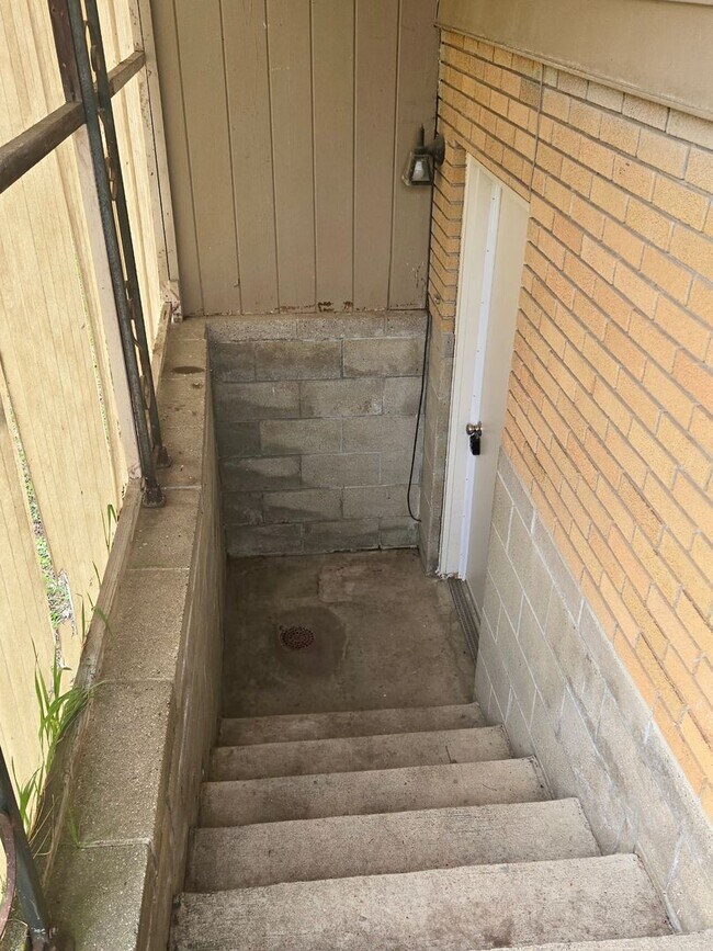 Building Photo - 8862 Kephart Ln