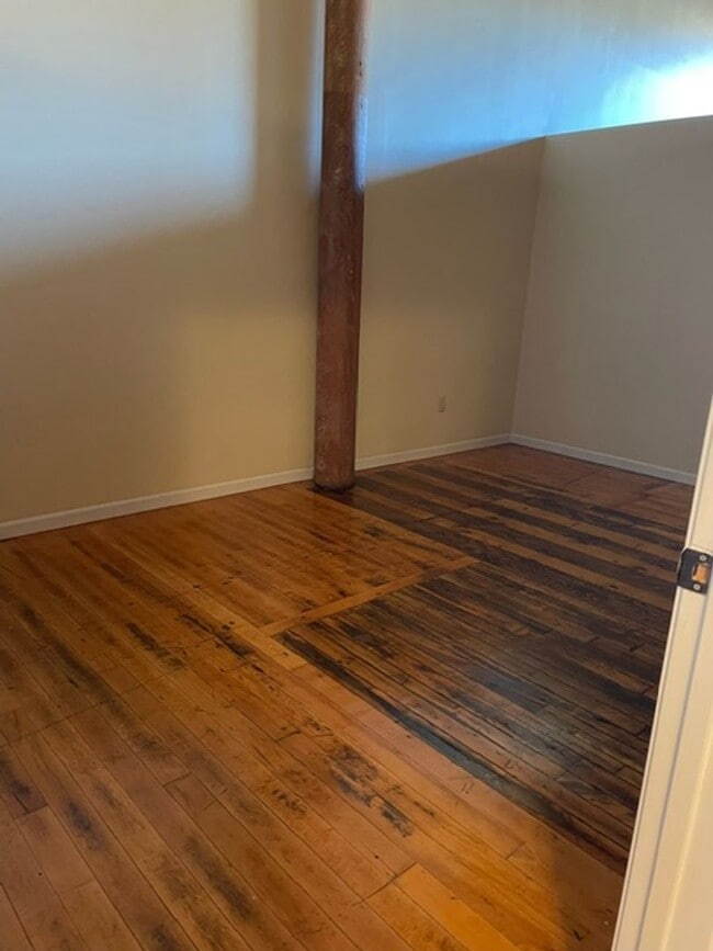 Interior Photo - Victoria Riverside Lofts