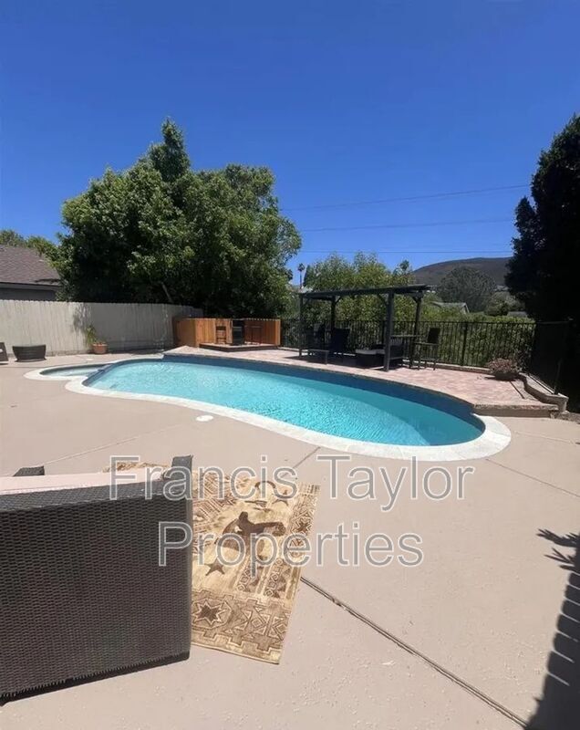 Building Photo - 13837 Paseo Cardiel