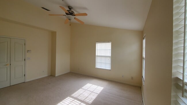 Building Photo - 3013 Pointeview Dr