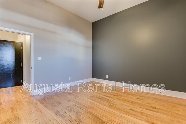 Building Photo - 936 Broad St