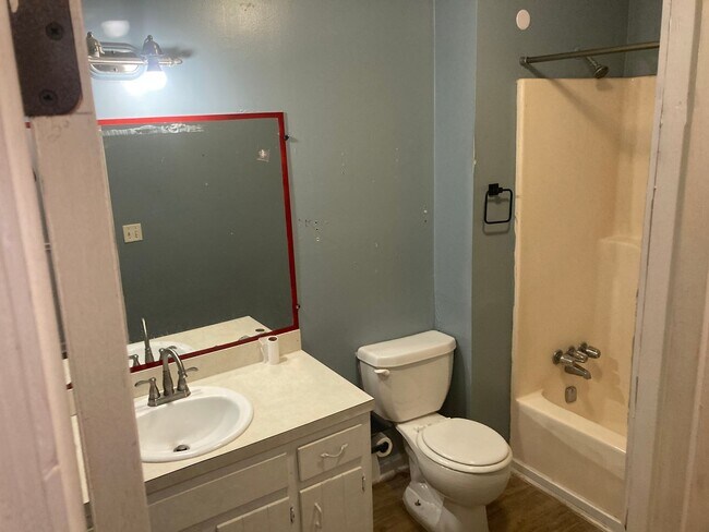 Building Photo - 110 W Wedgewood Cir