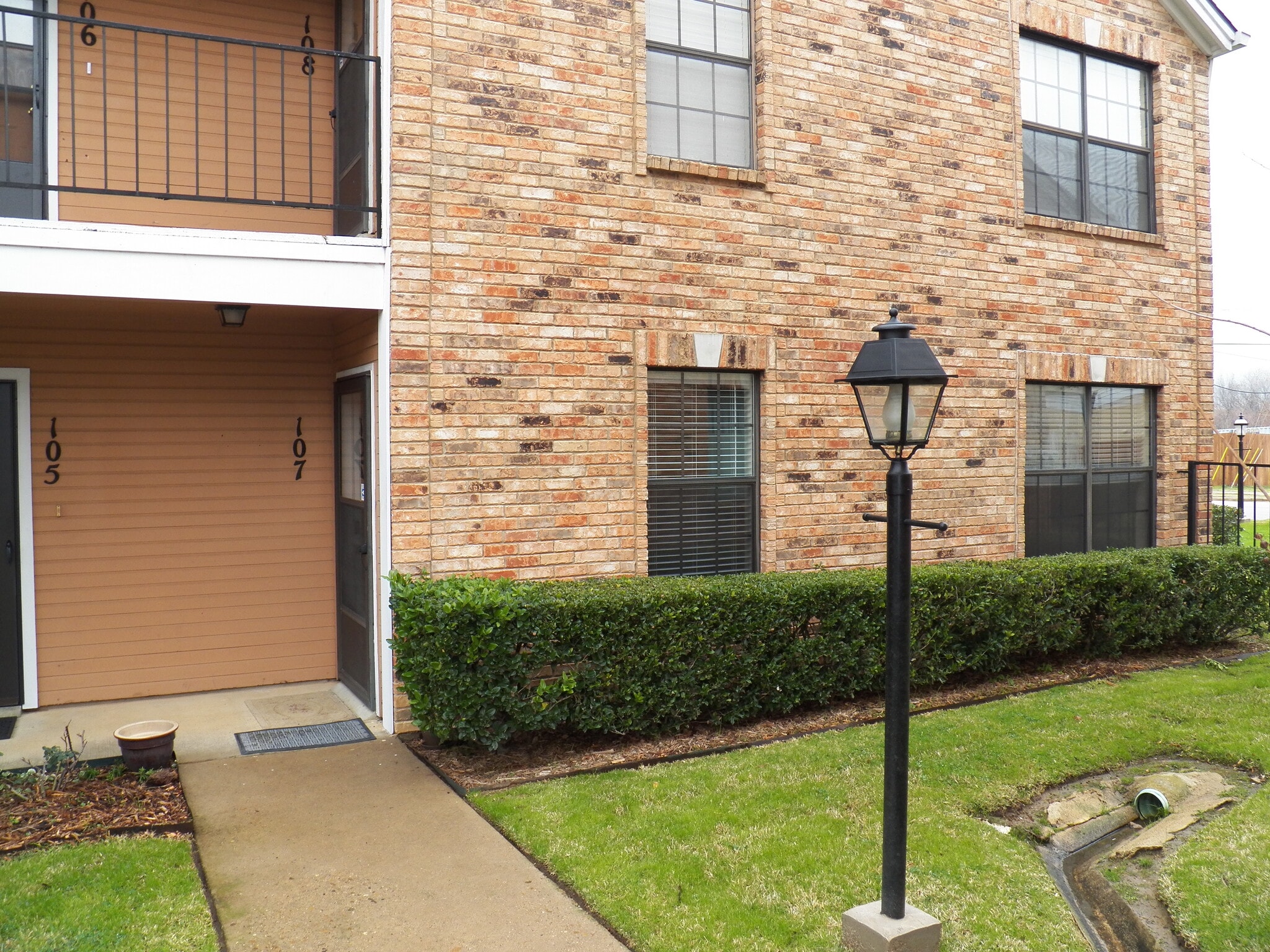 Building Photo - 400 W South Town Dr