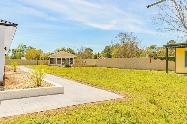 Building Photo - 2115 Stallion Rd