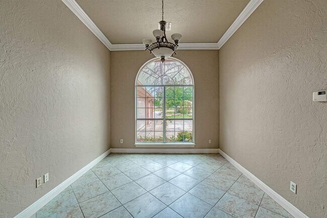 Building Photo - Amazing Home in Desirable Location