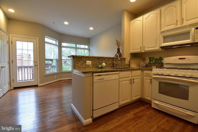 Building Photo - 5053 Kilburn St