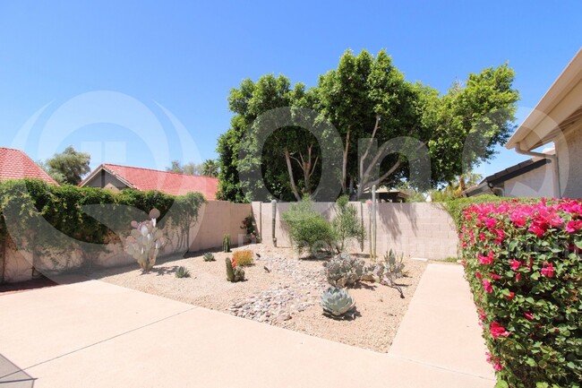 Building Photo - 11115 E Mercer Ln