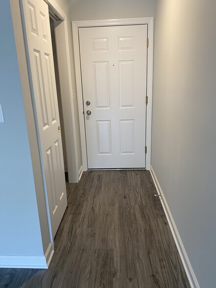 Building Photo - 685 Success Ave