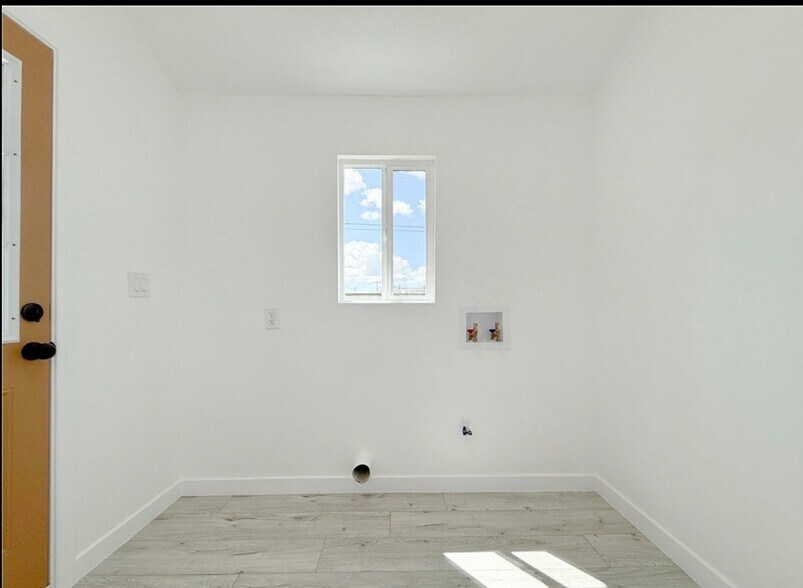 Building Photo - 1008 W 134th Pl