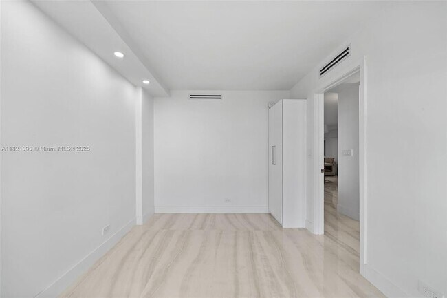 Building Photo - 230 174th St