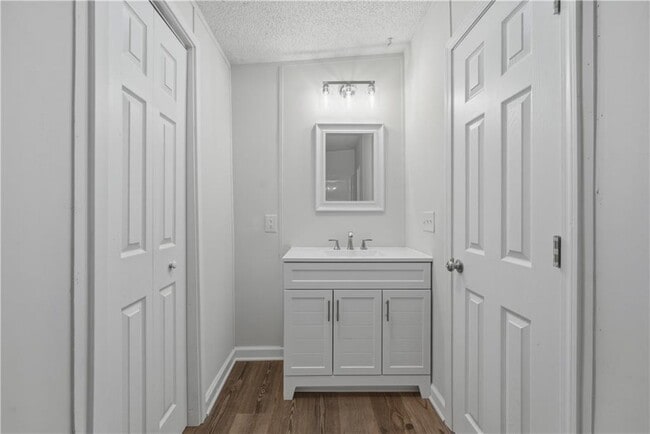 Building Photo - 190 Chivalry Ln