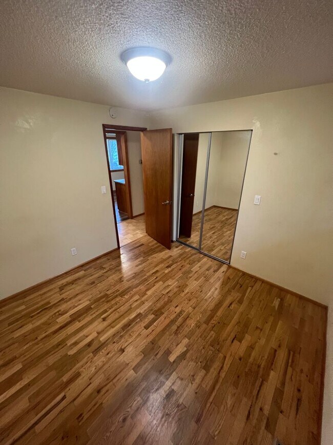 Building Photo - A great connection make all the difference!