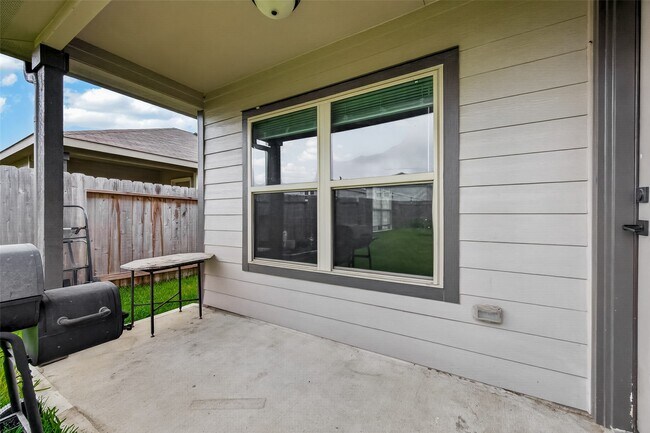 Building Photo - 10411 Meadow Saffron Dr