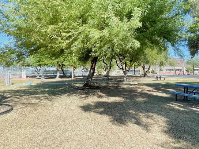 Building Photo - 5709 W Rocking Cir St