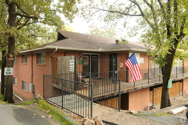 Primary Photo - Lanai Apartments