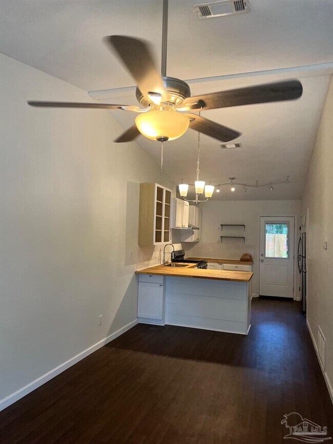 Building Photo - 5940 Mona Ln