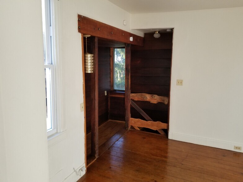 Building Photo - 309 N Market St