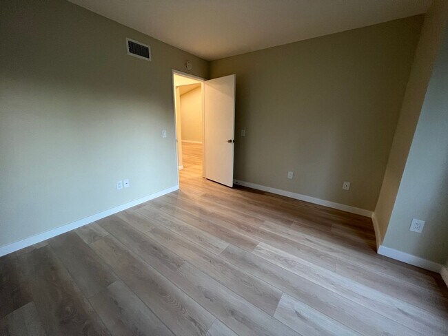 Building Photo - Beautiful Coronado II for Rent