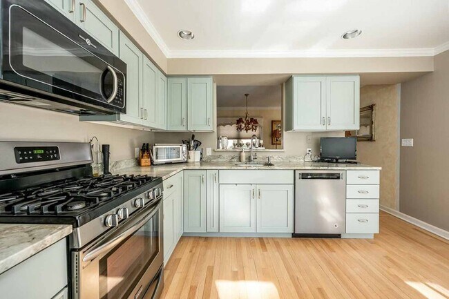 Building Photo - 4 Bob White Cres