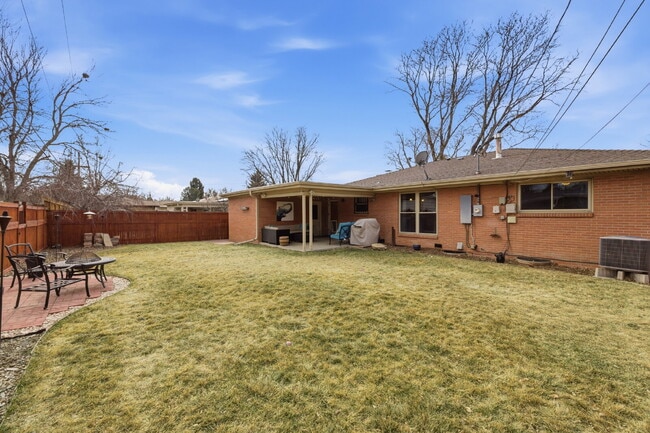 Building Photo - Beautiful 4 Bedroom/3 Bathroom Home in University Hills Area!