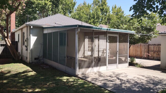Building Photo - 568 Robertson Way