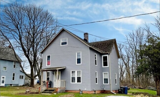 Building Photo - 2168 Greensburg Rd