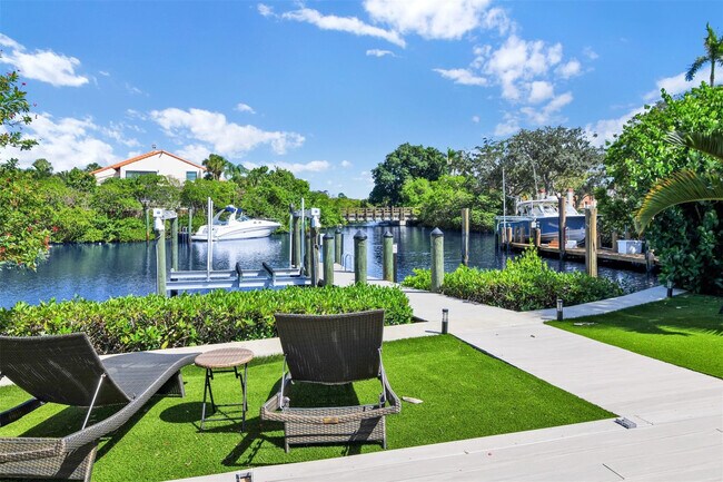 Building Photo - 17026 Bay St