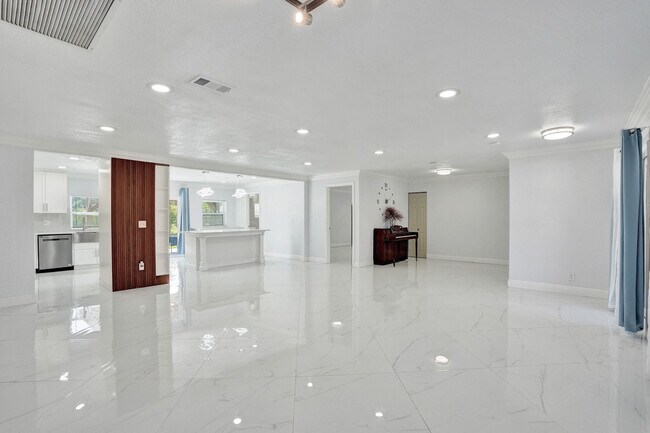 Building Photo - 855 NW 80th Terrace