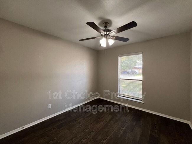 Building Photo - 709 Fair Meadows Dr