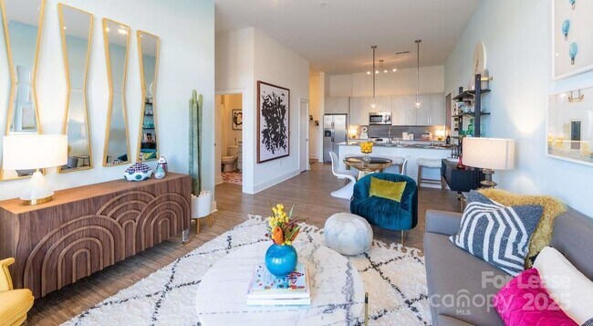 Building Photo - 650 E Brooklyn Vlg Ave